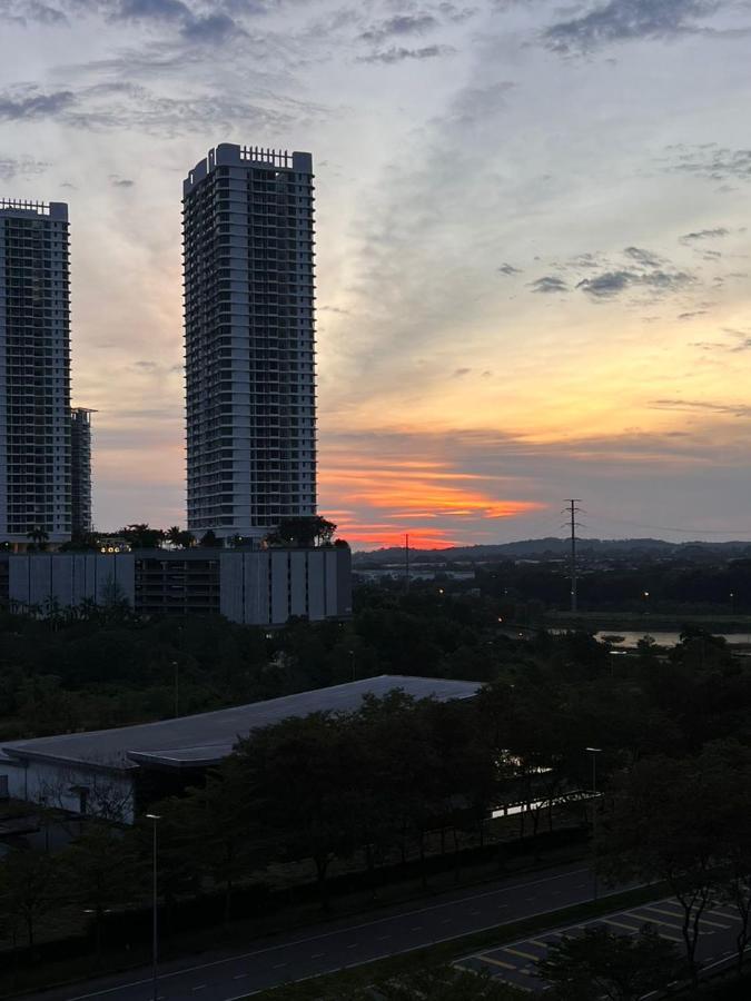 D Bunga مسلم Homestay Pool View Legoland Nusajaya Nusajaya  Εξωτερικό φωτογραφία