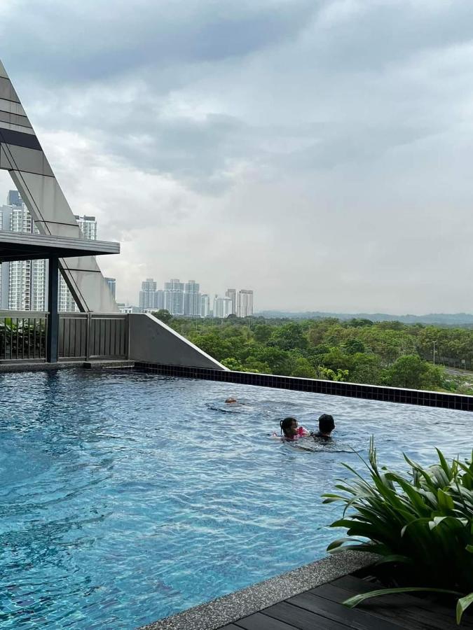 D Bunga مسلم Homestay Pool View Legoland Nusajaya Nusajaya  Εξωτερικό φωτογραφία